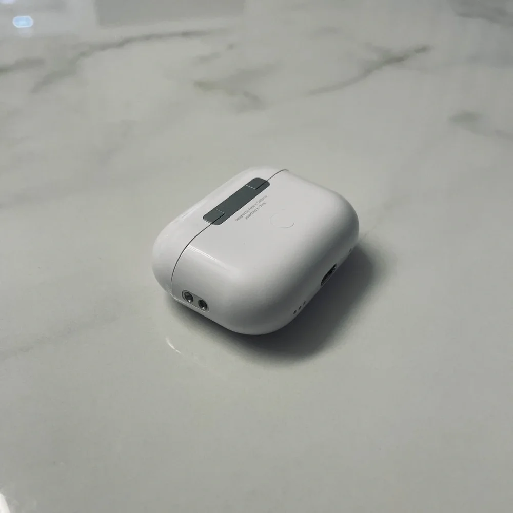 Apple AirPods Pro in Glossy White